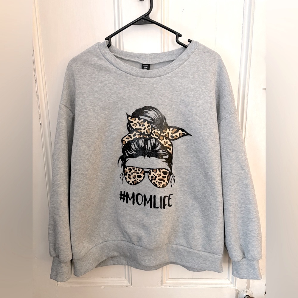 Women’s #Momlife sweatshirt 1XL Curve